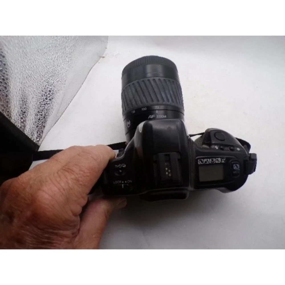 Minolta Maxxum 300si 35mm SLR Film Camera with AF Zoom 70-210mm Lens Black READ